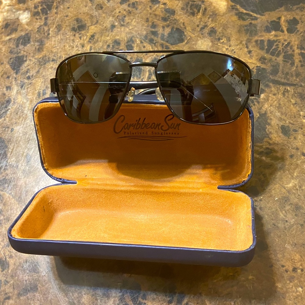 Used men’s polarized glass Caribbean Sun sunglasses with anti-glare protection